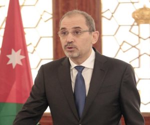 وزير الخارجية الأردنى يبحث مع نظيره الإماراتى جهود إنهاء التوتر فى القدس