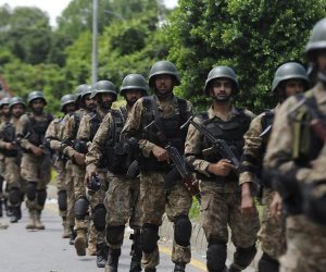 رئيس أركان الجيش الباكستانى يصادق على إعدام 4 إرهابيين