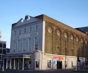 إخلاء مسرح «أولد فيك» في لندن بعد الاشتباه بوجود قنبلة