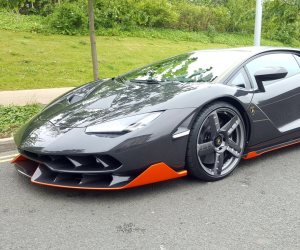 لامبورجينى سينتيناريو النادرة تصل إلى بريطانيا