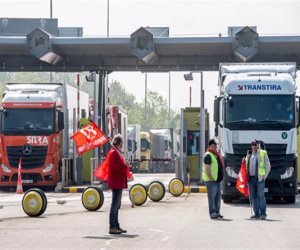 استمرار إضراب سائقي شاحنات نقل الوقود في فرنسا
