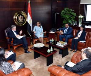 وزيرة الاستثمار تبحث مع السفير الألماني ترتيبات منتدى استثماري في برلين