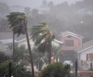 المركز الأمريكى للأعاصير: العاصفة هوزيه تشتد وتتحول لإعصار من الفئة الثالثة