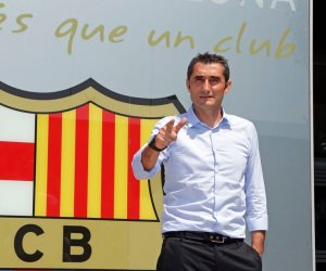 إرنستو فالفيردى فى مقر نادى برشلونة ( صور وفيديو)