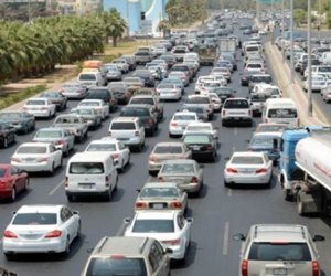 حادث تصادم يوقف حركة المرور بطريق السويس الصحراوي