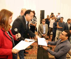 وزير الإسكان يسلم 3816 وحدة إسكان للشباب في مدينة 15 مايو (التفاصيل الكاملة)
