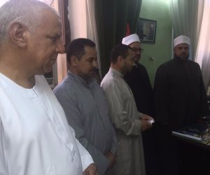 وكيل أوقاف الإسكندرية يكرم 4 عمال بمسجد سيدي بشر لضبطهم شخص حاول سرقة صندوق نذور ( صور )