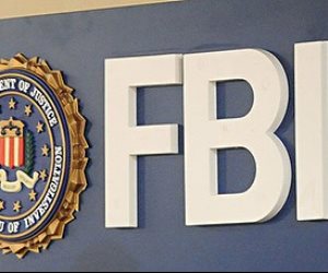 "FBI" يداهم مكتب محامى ترامب الشخصى مايكل كوهن ويصادر وثائق منه