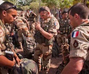 مقتل ثلاثة عسكريين ماليين وإصابة جنود فرنسيين في شمال البلاد