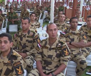 مرتديا زي الصاعقة.. محمد رمضان يظهر في حفل إفطار القوات الخاصة (فيديو)