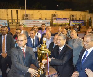 وزير الكهرباء يعلن إنشاء نادي رياضي للوزارة بالعاصمة اﻹدارية الجديدة