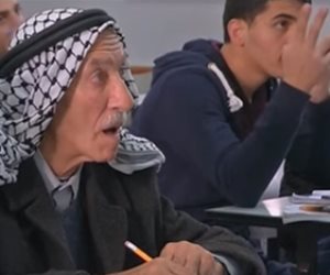 جد فلسطينى فى العقد التاسع يخضع لامتحانات الثانوية العامة من جديد