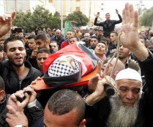 فلسطينيون يشيعون جثمان الشهيد محمد محيسن فى غزة 