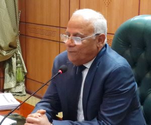 محافظ بورسعيد يجتمع بالمرشحين في انتخابات المصري