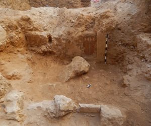 الآثار: اكتشاف مقبرة بالإسكندرية تنتمي للعصر الهلنستي (صور)