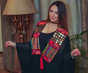 مصممة الأزياء "دينا فريد" تقدم موديلات العباءة فى شكل عصرى يناسب الأمسيات الرمضانية