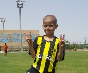 شاهد.. ميدو يعلن وفاة الطفل عمر المصاب بالسرطان