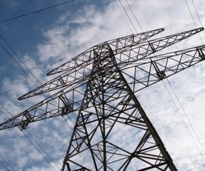 انقطاع التيار الكهربائي بمدينة الأقصر والشركة تحاول إصلاح العطل