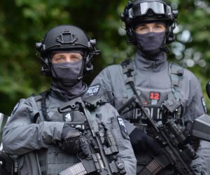 شرطة لندن: اعتقال رجل بعد إيقاف سيارة مريبة قرب قصر بكنجهام