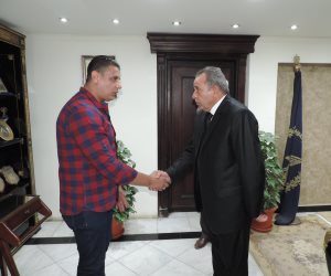 مدير أمن القليوبية يكرم ضابطا بالبحث الجنائي تقديرا لمجهوداته