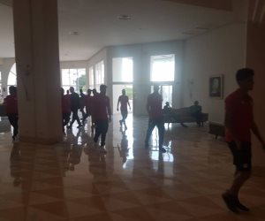 لاعبو المنتخب المصري يتوجهون للإفطار قبل مباراة تونس (صور)