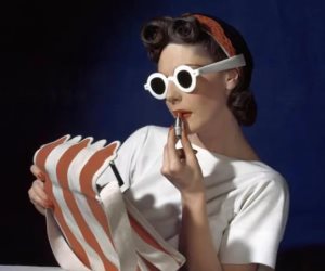 النظارات الشمسية البيضاء تعود من الستينات لتتربع على عرش الموضة في موسم الصيف