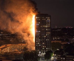 نقل 30 مصابا في حريق برج لندن السكني إلى مستشفيات المدينة