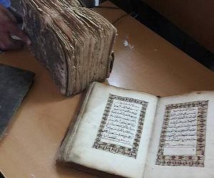 ضبط مجموعة من المخطوطات والقطع الأثرية بجمرك البريد المصرى