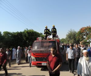 محافظ المنيا يتقدم الجنازة العسكرية لشهيد الواجب بملوي (صور)