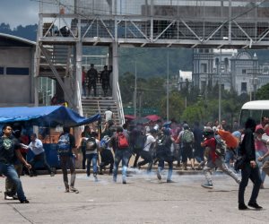 أعمال عنف فى هندوراس احتجاجا على اعتقال 12 طالبا 