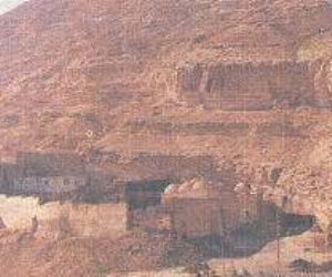 دير الجنادلة في أسيوط يستقبل الزوار بجبل الغنايم احتفالا برحلة العائلة المقدسة