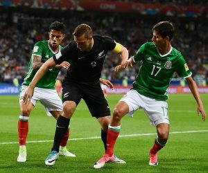 المكسيك تفوز على نيوزيلندا 2 / 1 بكأس القارات (فيديو)