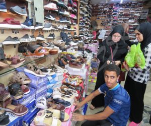 «استعدي للعيد».. أسعار الملابس والأحذية الحريمي في الأسواق (صور)