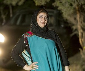في العيد مصممة الأزياء " إيمان صبيح" تقدم للمحجبات مجموعة من " الكارديجان" الشيفون