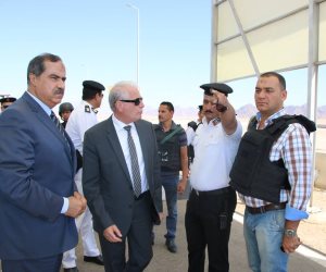 محافظ جنوب سيناء ومدير الأمن يتفقدان الكمائن وحالة الأمن فى العيد