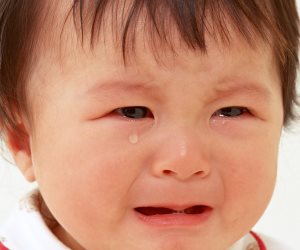 لغة الأطفال هى البكاء .. تعرفي على أشهر 6 أسباب لبكاء  الصغار