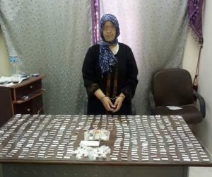 مباحث القاهرة تضبط ربة منزل بحوزتها مواد مخدرة