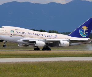 الخطوط الجوية السعودية تفرض زيا محددا لمسافريها