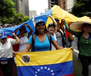 الاتحاد الأوروبى يندد بــ « الإفراط فى استخدام القوة» ضد المحتجين فى فنزويلا 
