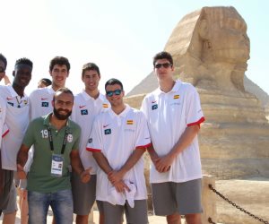 منتخب اسبانيا لكرة السلة يأخذ جولة سياحية بالأهرامات وأبو الهول (صور)