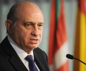 وزير داخلية إسبانيا يشيد باندماج أبناء المهاجرين المسلمين