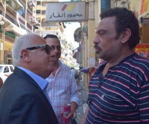 محافظ بورسعيد يستمع لشكاوي المواطنين يشوارع حي الشرق