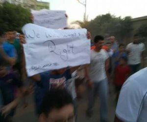 وقفة احتجاجية أمام منزل المتهم بقتل طفل ميت الكرماء في الدقهلية 