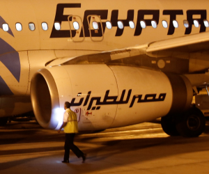 رحلة استثنائية من الكويت تحمل 190 مصريا من العالقين