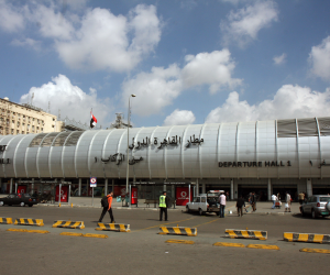 إلغاء اختبار الدم للركاب بمطار القاهرة والاكتفاء بقياس درجات الحرارة فقط