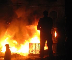 إخماد حريق نشب داخل مطعم بشارع فيصل