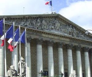 فرنسا تؤكد متابعتها باهتمام محادثات اقامة مناطق أمنة في جنوب سوريا