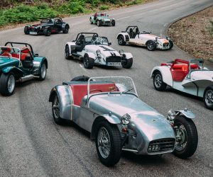 أكبر تجمع لسيارات كاترهام سفن في بريطانيا