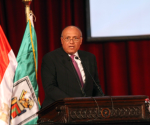 وزير الخارجية يقيم نتائج الجولة الثالثة بانتخابات اليونسكو بمقر السفارة المصرية في باريس