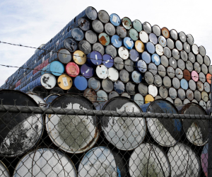 الكويت ترفع سعر بيع النفط إلى آسيا في شحنات سبتمبر